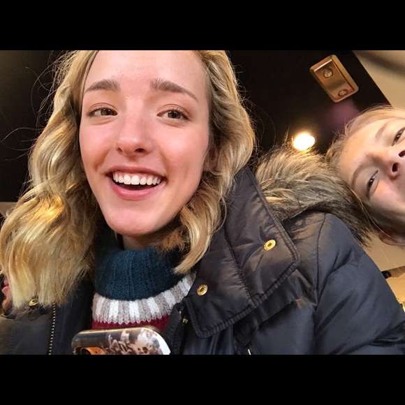 Meet your Posher, Addison - Picture 2 of 6